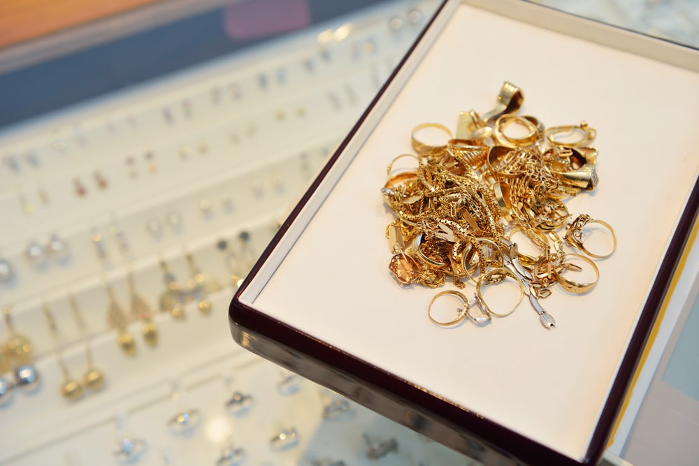 Jewelry stores deals that buy gold